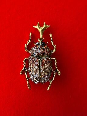 American Vintage Gold-Toned Beetle Brooch with Brown/Champagne Crystals